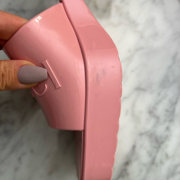 Authentic GUCCI
Pink Rubber Slide Heeled Sandals bloggers favorite - Picture 9 of 16